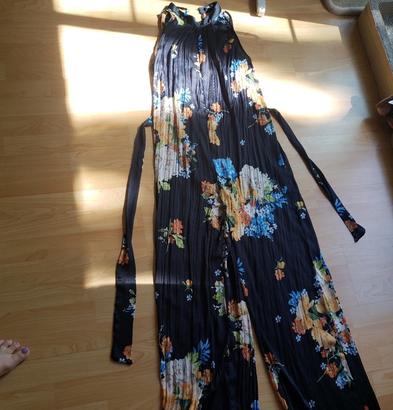 Zara floral print jumpsuit - Picture 2 of 8
